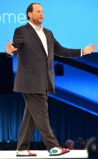 Benioff-Onstage-with-Cloud-Shoes-Dreamforce-131