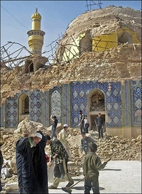 Golden_dome_mosque_in_ruins