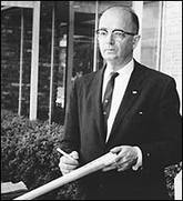 Lester_maddox_with_ax_handle
